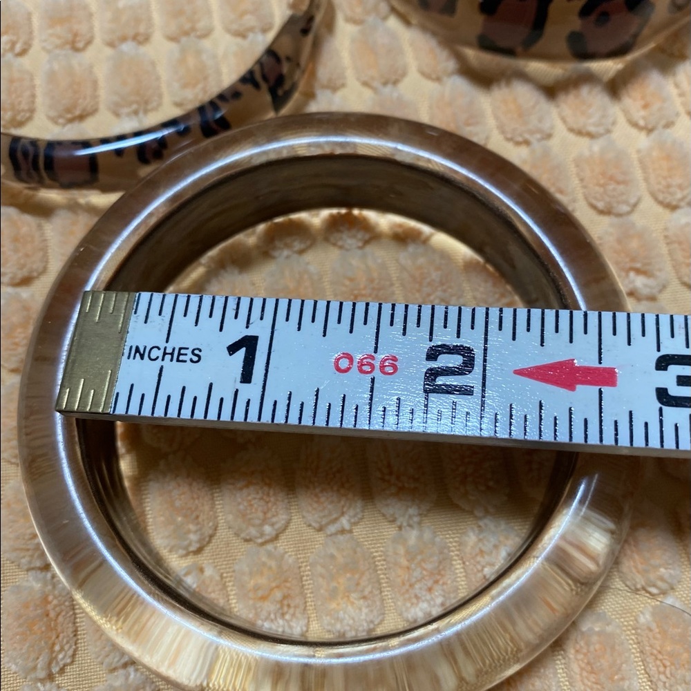 Chunky animal print acrylic bangles set - Picture 3 of 5
